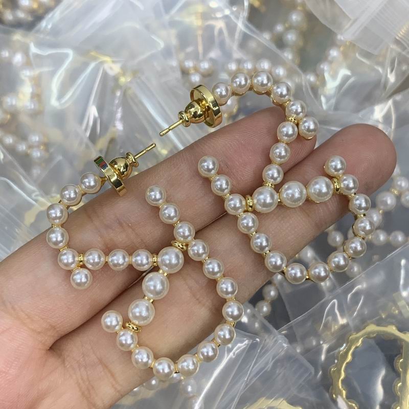 Valentino earring 12yx35